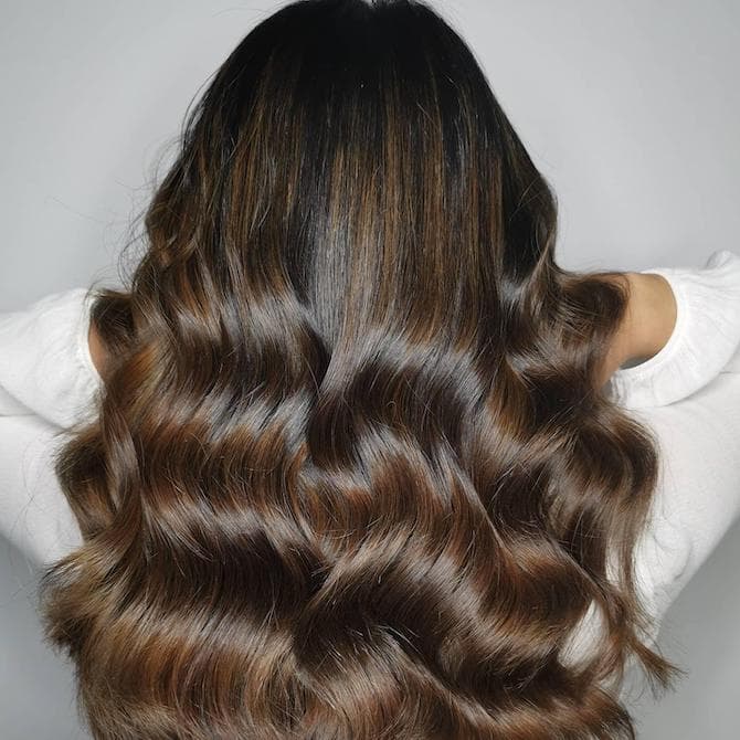https://ca.wella.professionalstore.com/_next/image?q=75&url=https%3A%2F%2Fimages.ctfassets.net%2F045r8o938mua%2F1Lj5b2pvBWC24RrESV63yB%2F7a9977113a118373bfc1164938114ae9%2Fdelicious-formulas-mocha-brown-hair-color-e2200107.jpg&w=1280